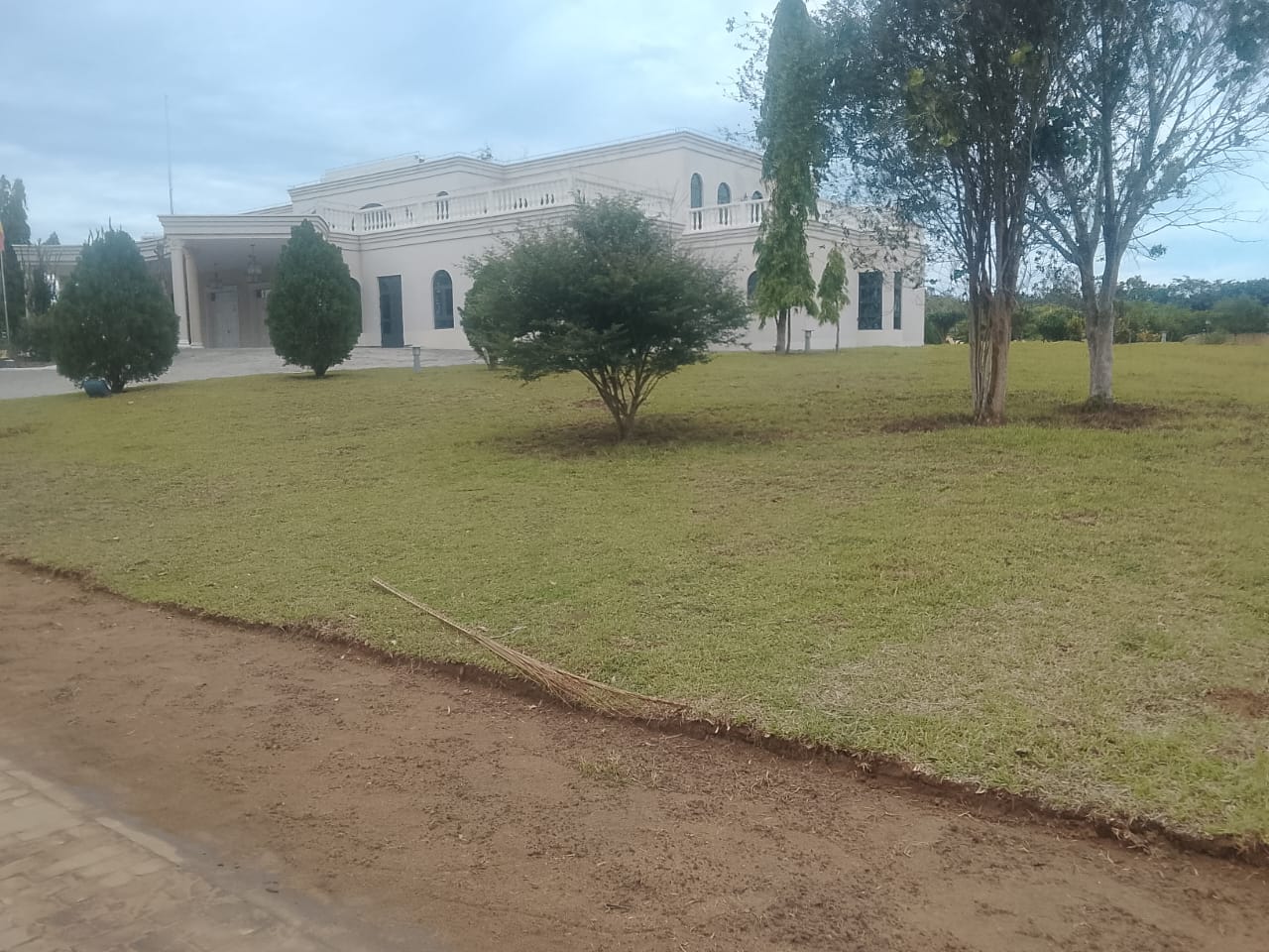 Vue 8 du chantier de réhabilitation des espaces du palais présidentiel à Ewo